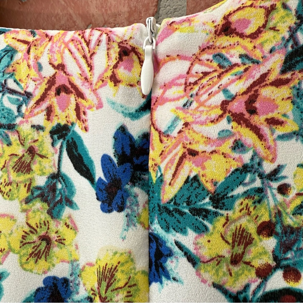 NWOT - Floral V-Neck 3/4 Sleeve Dress - Small - Picture 13 of 15